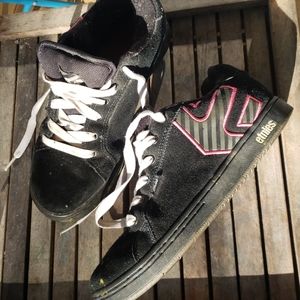 Etnies sk8r shoes